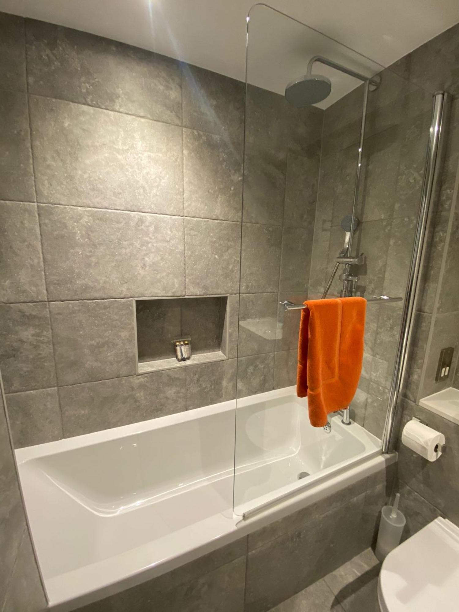 3 The View Apartments Ilfracombe - Hot Tub, Parking, Lift, Ev Buitenkant foto